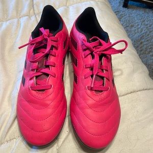Unisex soccer cleats